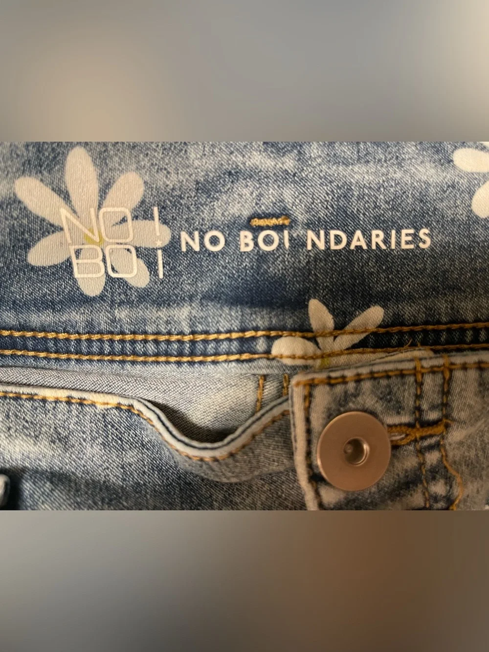 Daisy Print Denim Shorts - Light Blue